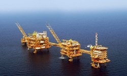 کارکنان و متخصصان صنعت نفت به دلیل بی توجهی مسئولین به مسائل معیشتی اعتصاب کردند
