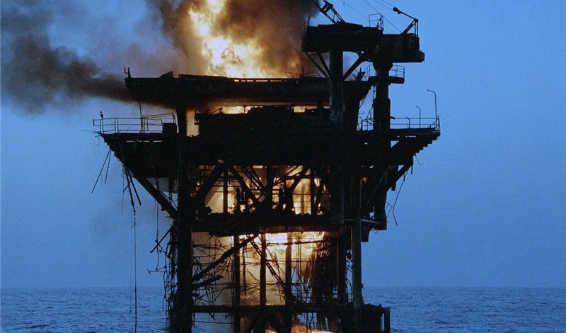 حمله آمریکا به دو سکوی نفتی ایران (رشادت و رسالت) در خلیج فارس