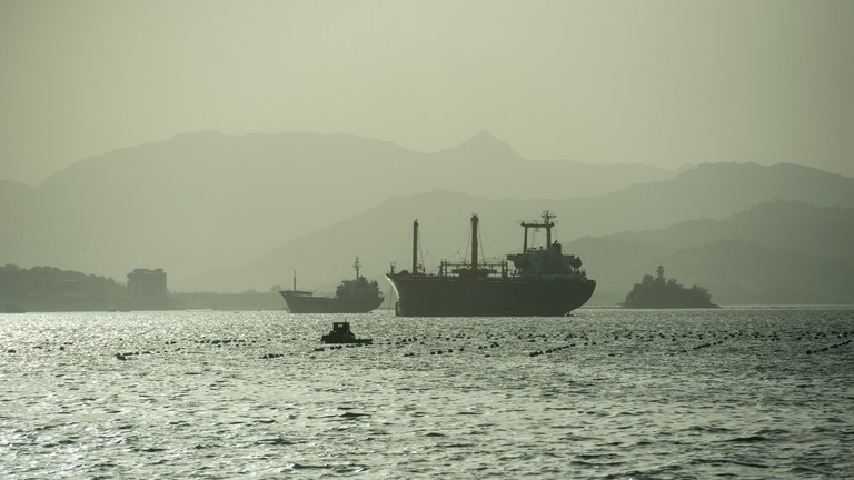 سپاه یک کشتی خارجی حامل سوخت قاچاق را توقیف کرد