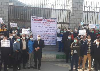 تجمع کارکنان قراردادی نفت مقابل مجلس