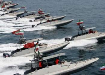 شلیک کشتی آمریکایی به سمت قایق های ایرانی