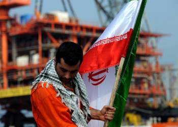 کارکنان نفت و پرچم مقدس ایران